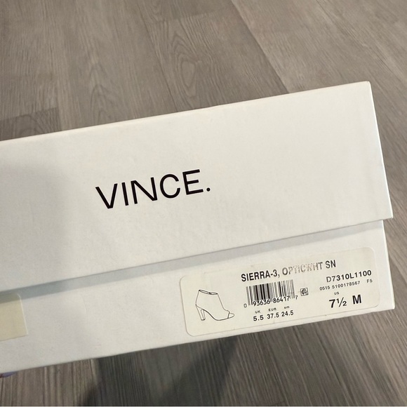 Vince White Sierra-3 Textured Leather Python Snake Print Peep Toe Booties 7.5 - Picture 10 of 10